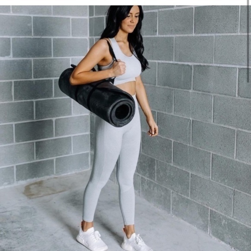 Kora Be Your Best Innovative athletic apparel contour gray  seamless leggings xs